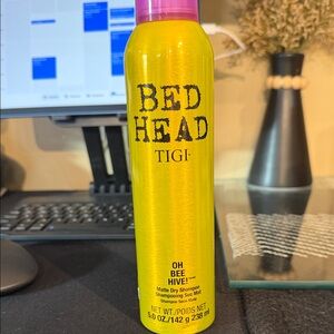 TIGI Bed Head Oh Bee Hive! Matte Dry Shampoo - Yellow